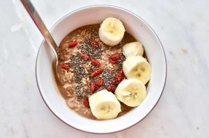 Protein oats with banana & goji