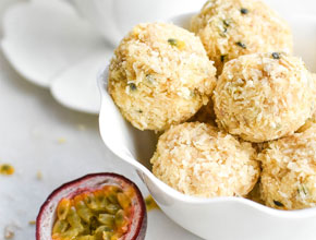 Passion fruit coconut macaroons with green tea